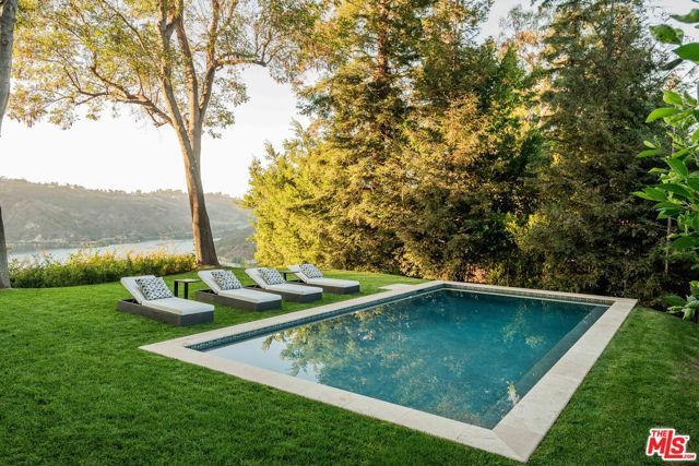 1900 Bel Air Road, Los Angeles, CA 90077