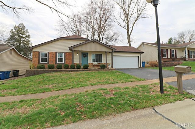 410 Woodland Hill Court, Manchester, MO 63021