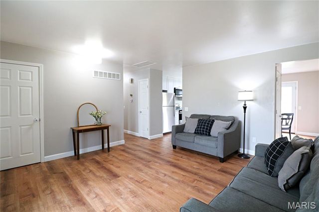 410 Woodland Hill Court, Manchester, MO 63021