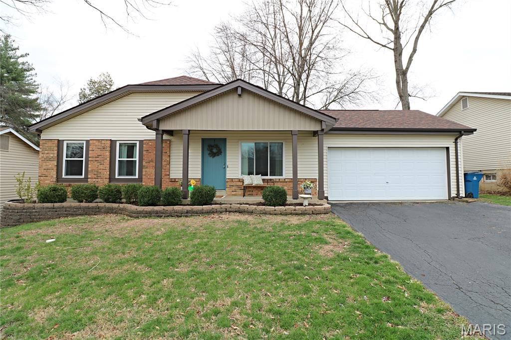410 Woodland Hill Court, Manchester, MO 63021