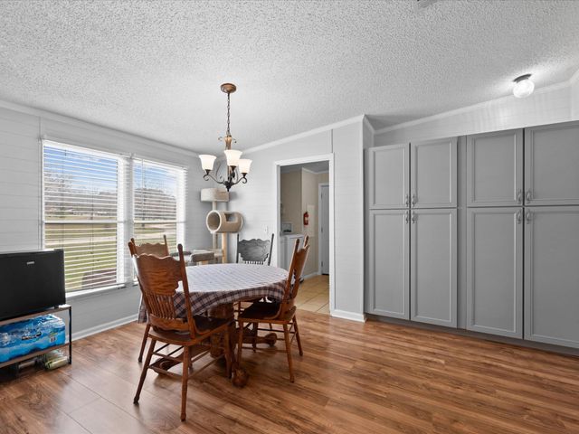 4 Ripple Creek Drive, Huntsville, TX 77320