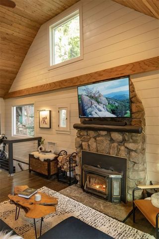 975 Mercury Way, Crestline, CA 92325
