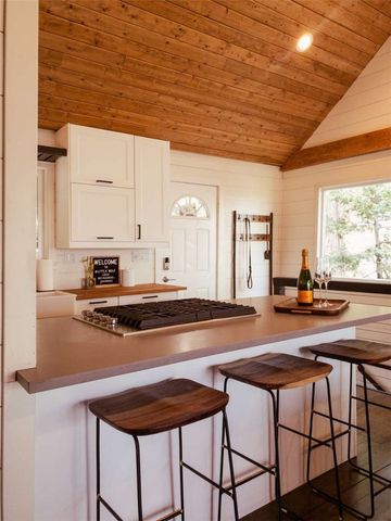 975 Mercury Way, Crestline, CA 92325