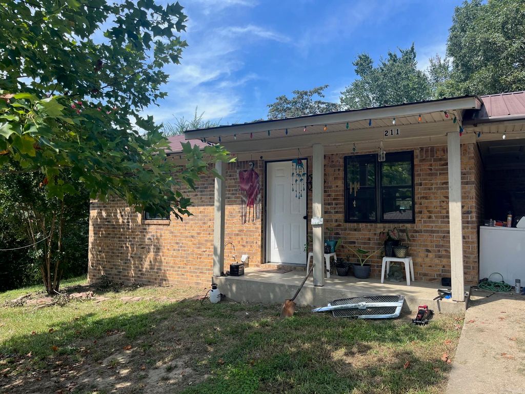 211 Violet ST, Mena, AR 71953