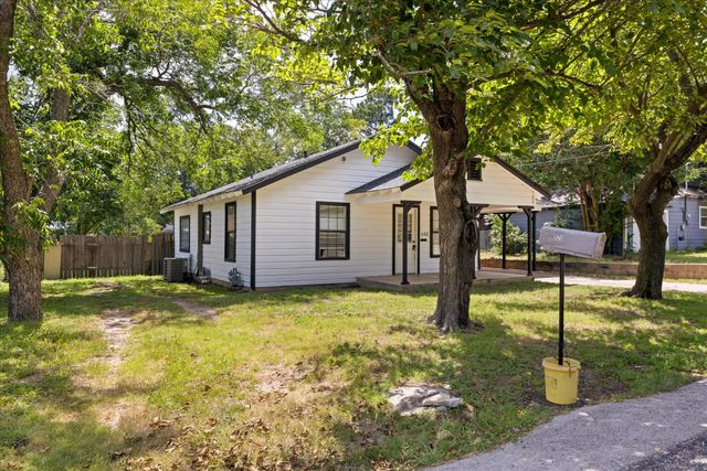 1120 N Chamberlain Street, Stephenville, TX 76401