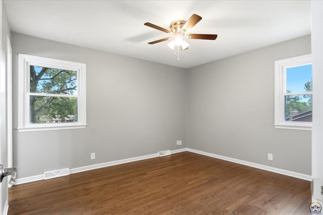 4625 NW Brickyard RD, Topeka, KS 66618