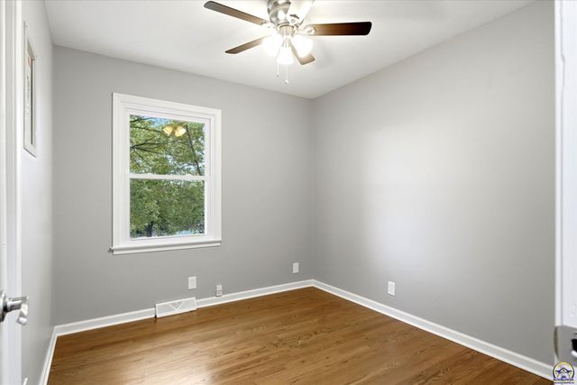 4625 NW Brickyard RD, Topeka, KS 66618