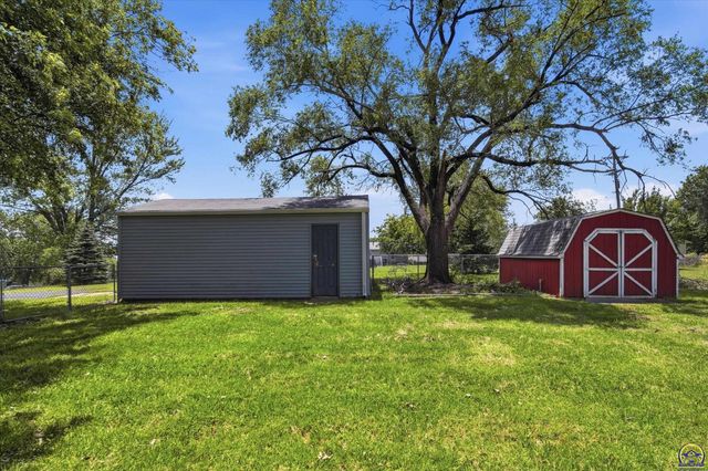 4625 NW Brickyard RD, Topeka, KS 66618