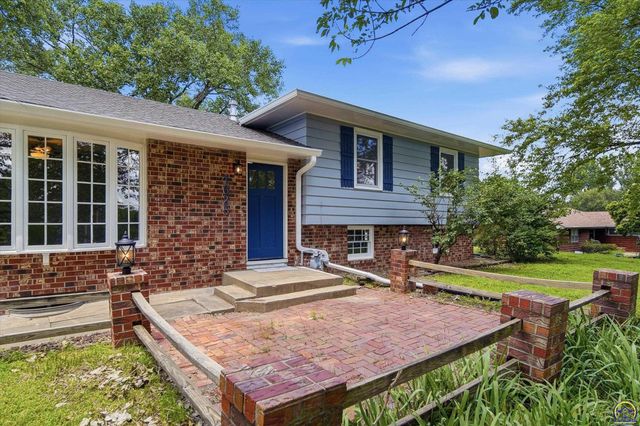 4625 NW Brickyard RD, Topeka, KS 66618