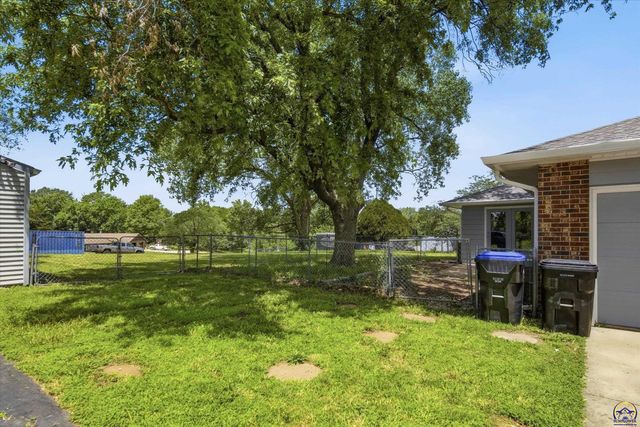 4625 NW Brickyard RD, Topeka, KS 66618