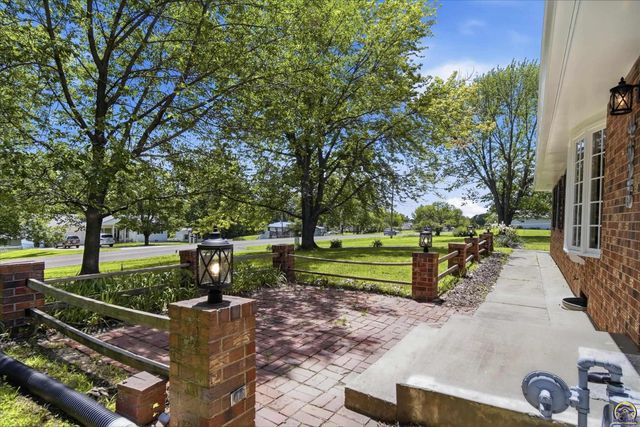 4625 NW Brickyard RD, Topeka, KS 66618