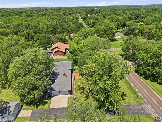 4625 NW Brickyard RD, Topeka, KS 66618