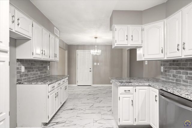 4625 NW Brickyard RD, Topeka, KS 66618