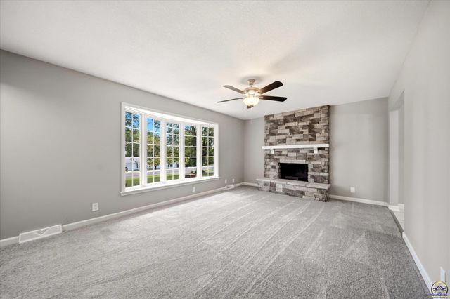 4625 NW Brickyard RD, Topeka, KS 66618