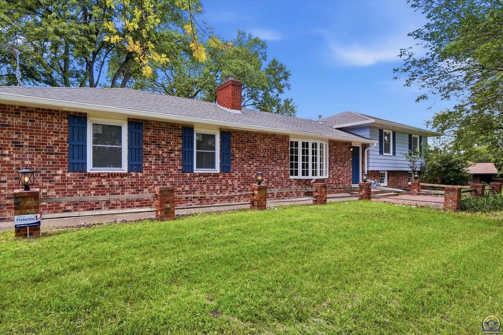 4625 NW Brickyard RD, Topeka, KS 66618