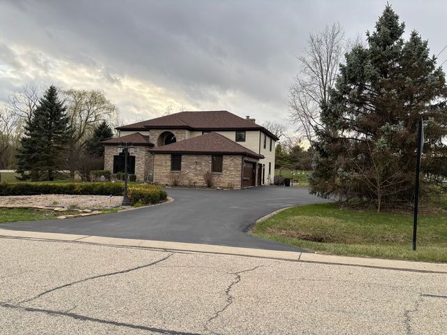 2 Rutgers Court, Hawthorn Woods, IL 60047
