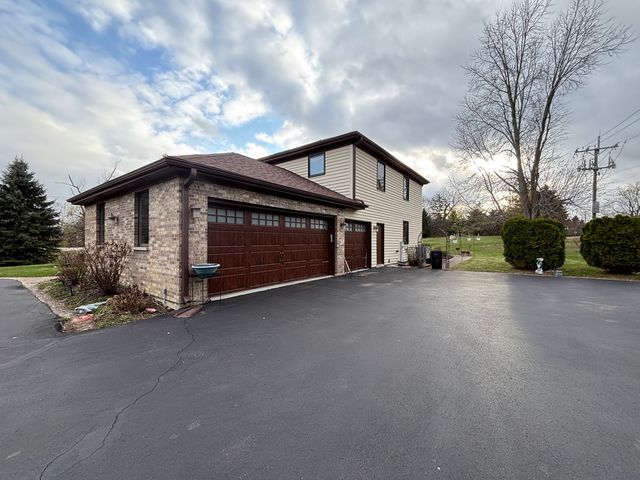 2 Rutgers Court, Hawthorn Woods, IL 60047