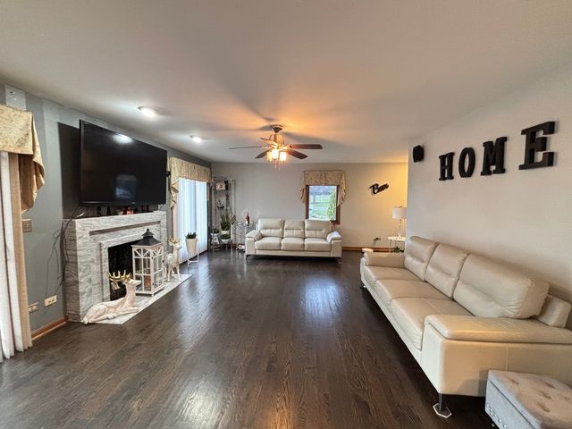 2 Rutgers Court, Hawthorn Woods, IL 60047