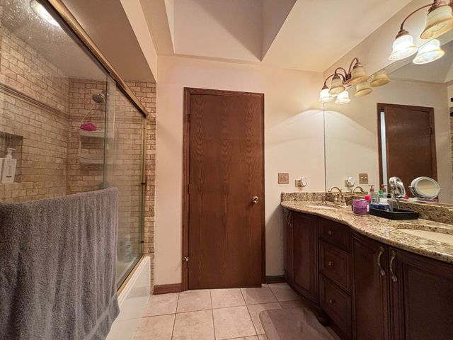 2 Rutgers Court, Hawthorn Woods, IL 60047