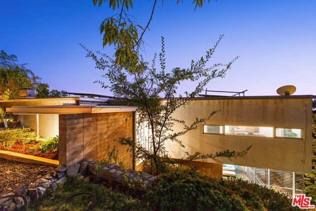 1290 Rancheros Road, Pasadena, CA 91103