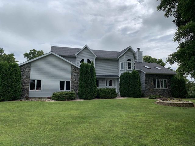 W11380 Ninabuck Road, Columbus, WI 53925