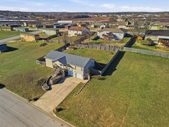 1605 Jon Street, West Plains, MO 65775