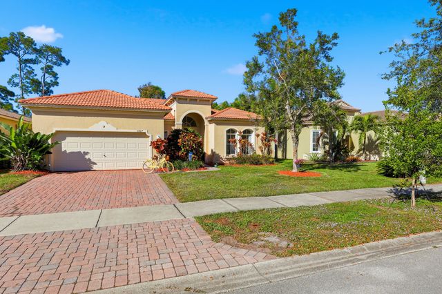 5427 Place Lake Drive, Fort Pierce, FL 34951