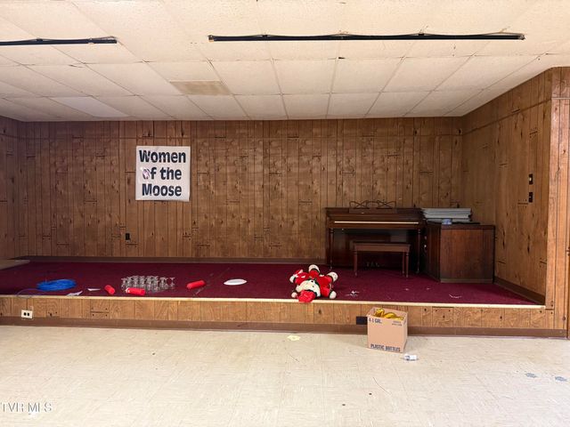 1801 West Lakeview Drive 0, Johnson City, TN 37601