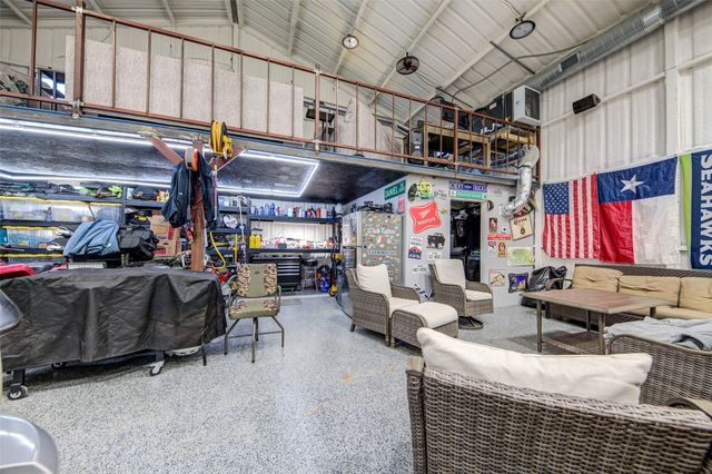 825 County Road 3655, Paradise, TX 76073