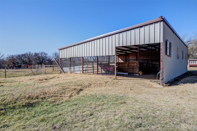 825 County Road 3655, Paradise, TX 76073
