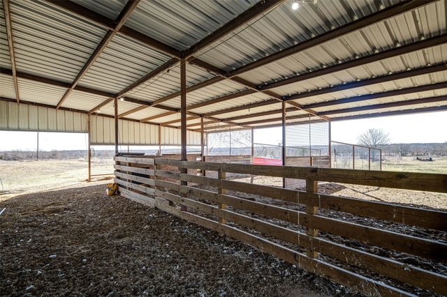 825 County Road 3655, Paradise, TX 76073