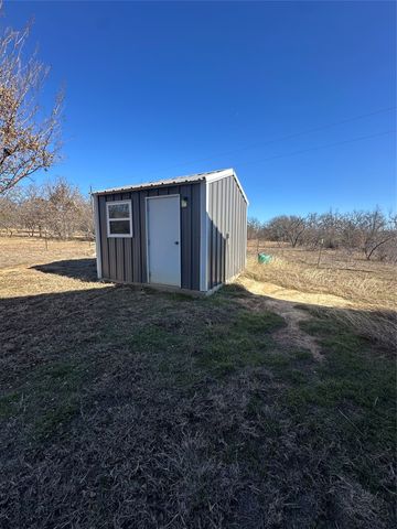 825 County Road 3655, Paradise, TX 76073