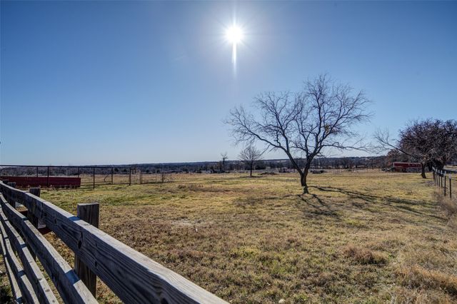 825 County Road 3655, Paradise, TX 76073