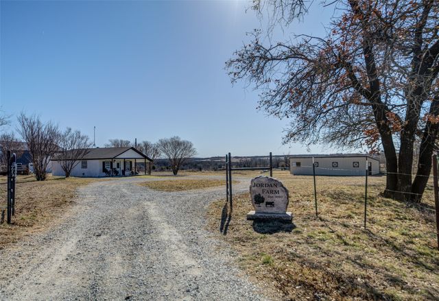 825 County Road 3655, Paradise, TX 76073