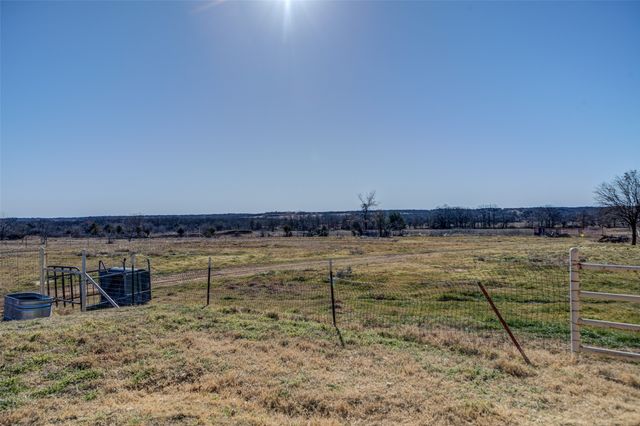 825 County Road 3655, Paradise, TX 76073