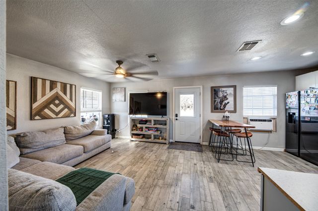 825 County Road 3655, Paradise, TX 76073