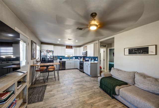 825 County Road 3655, Paradise, TX 76073