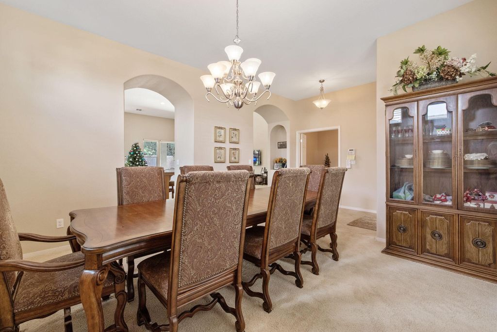 Image 16 of property listing at 643 W Bel Aire Avenue, Porterville, CA 93257