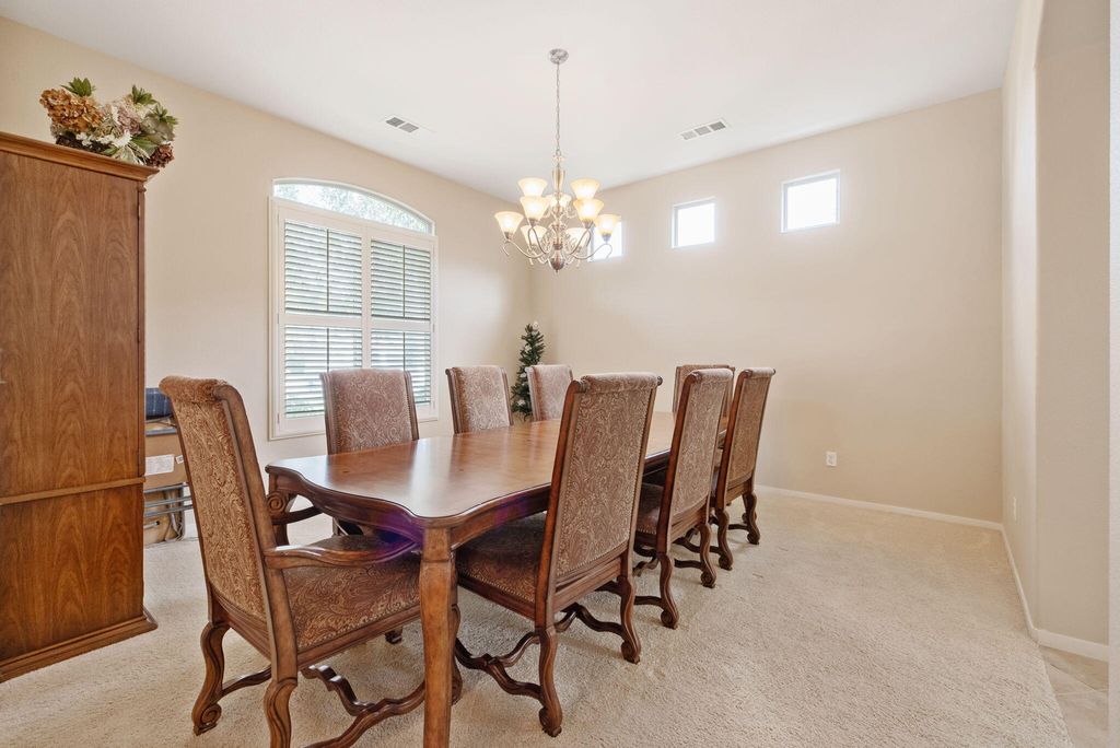 Image 17 of property listing at 643 W Bel Aire Avenue, Porterville, CA 93257