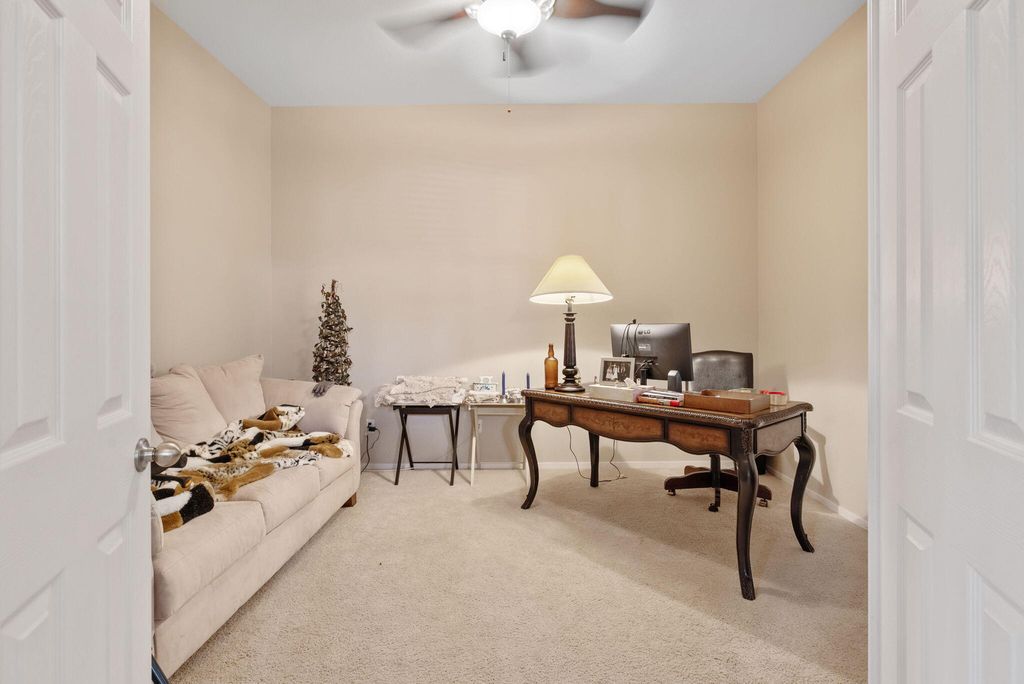 Image 20 of property listing at 643 W Bel Aire Avenue, Porterville, CA 93257