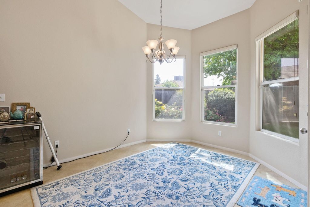 Image 21 of property listing at 643 W Bel Aire Avenue, Porterville, CA 93257