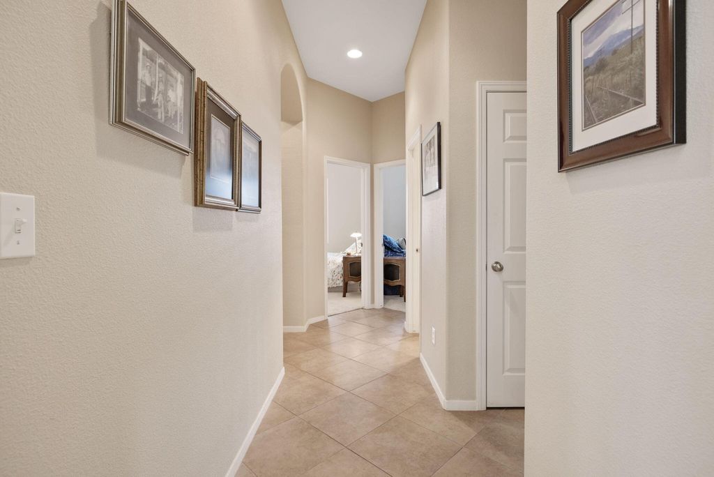 Image 22 of property listing at 643 W Bel Aire Avenue, Porterville, CA 93257