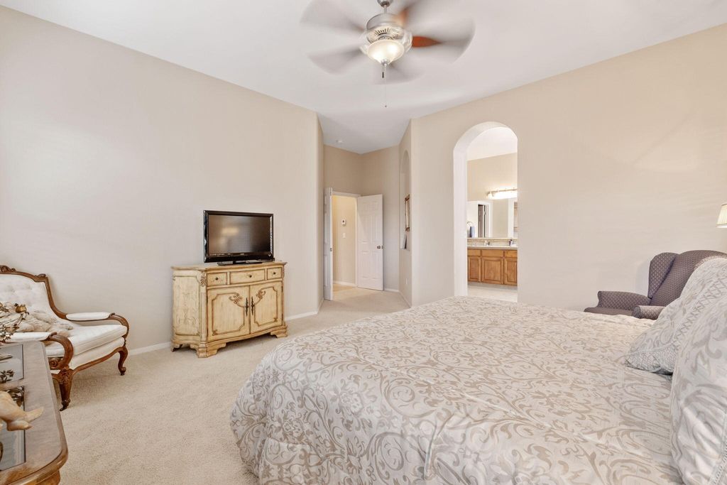 Image 25 of property listing at 643 W Bel Aire Avenue, Porterville, CA 93257