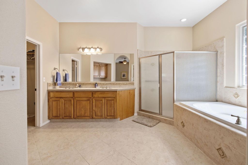 Image 27 of property listing at 643 W Bel Aire Avenue, Porterville, CA 93257