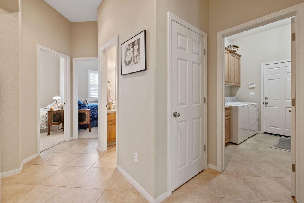 Image 33 of property listing at 643 W Bel Aire Avenue, Porterville, CA 93257