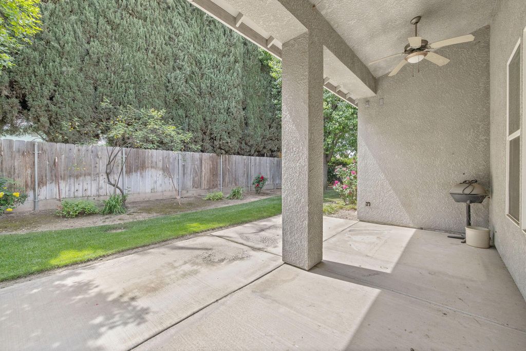 Image 35 of property listing at 643 W Bel Aire Avenue, Porterville, CA 93257