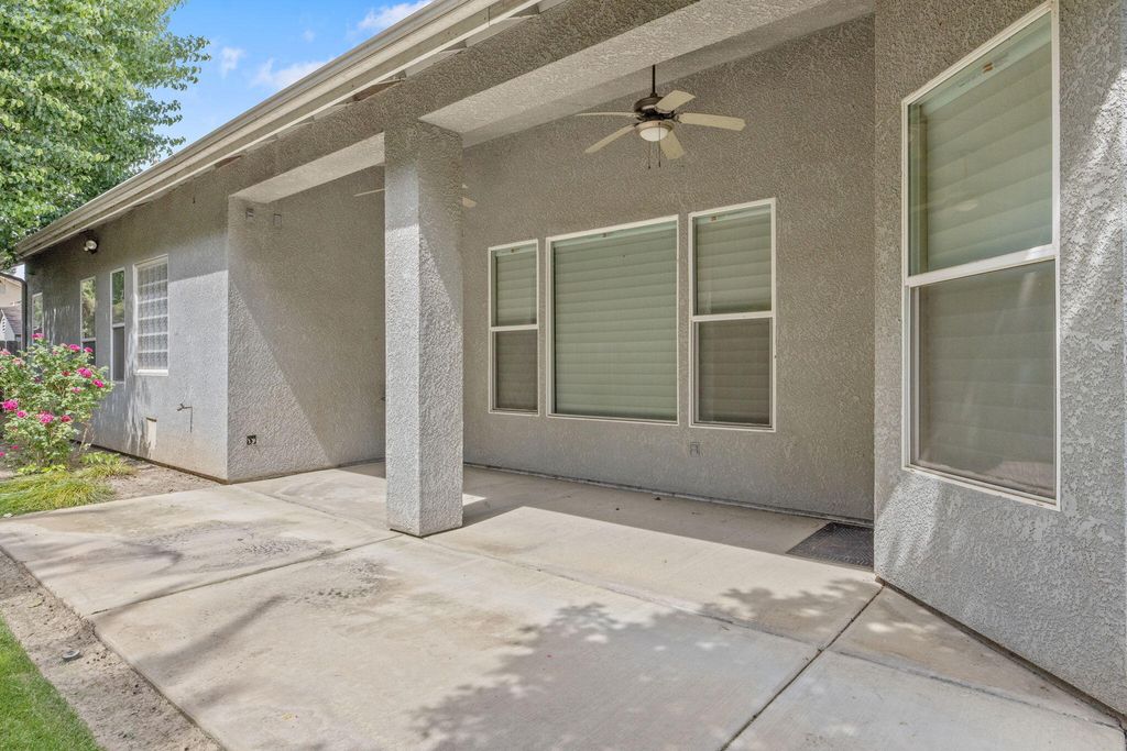 Image 36 of property listing at 643 W Bel Aire Avenue, Porterville, CA 93257