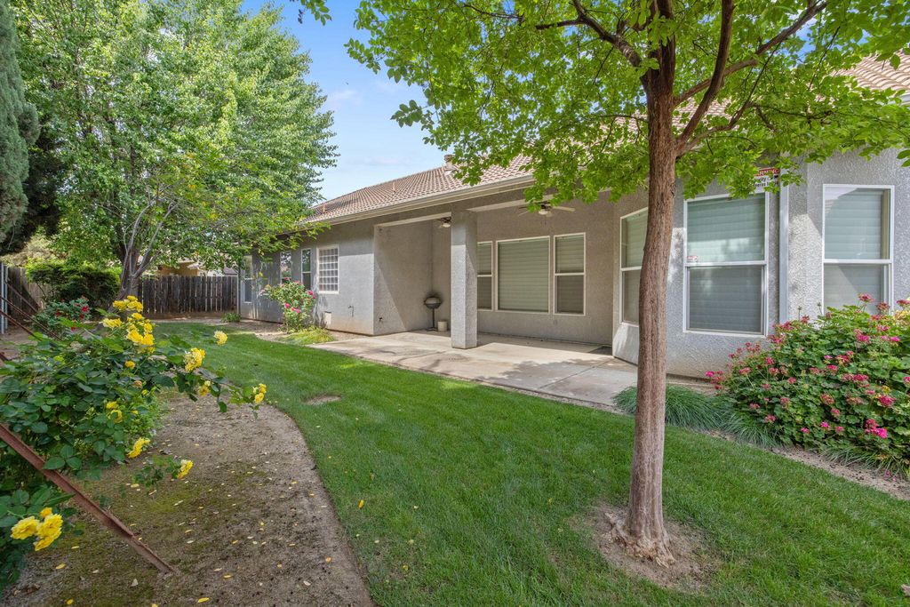 Image 37 of property listing at 643 W Bel Aire Avenue, Porterville, CA 93257