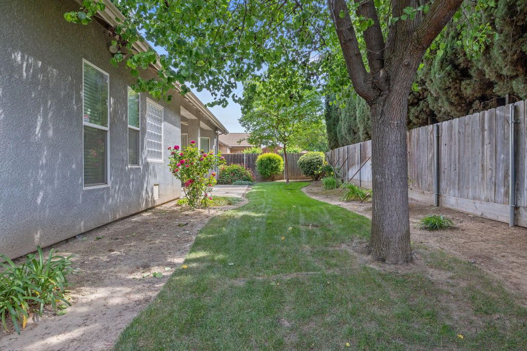 Image 39 of property listing at 643 W Bel Aire Avenue, Porterville, CA 93257