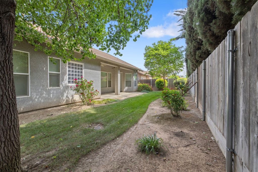 Image 40 of property listing at 643 W Bel Aire Avenue, Porterville, CA 93257